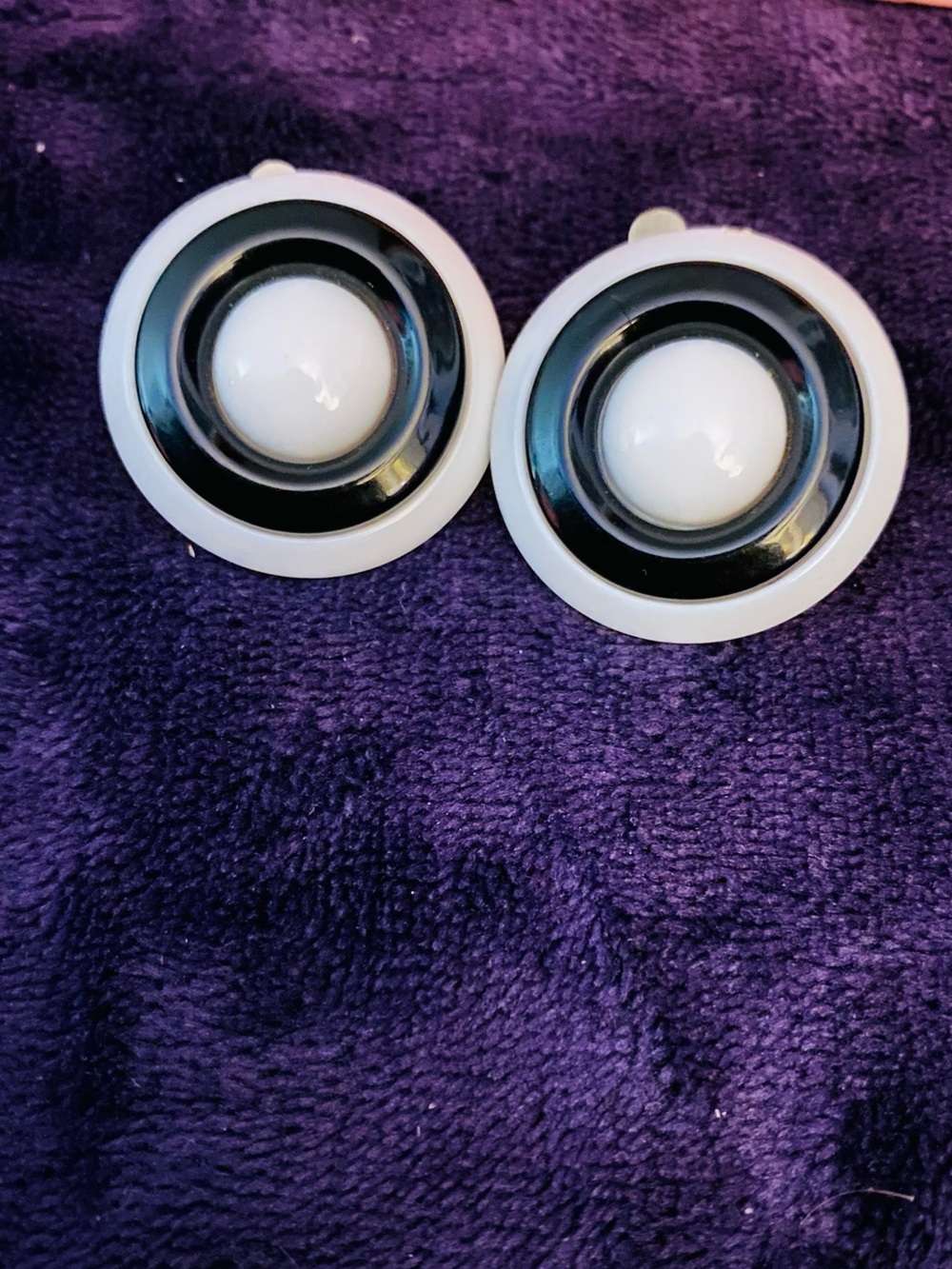 Retro Black & White Round Clip-On Earrings